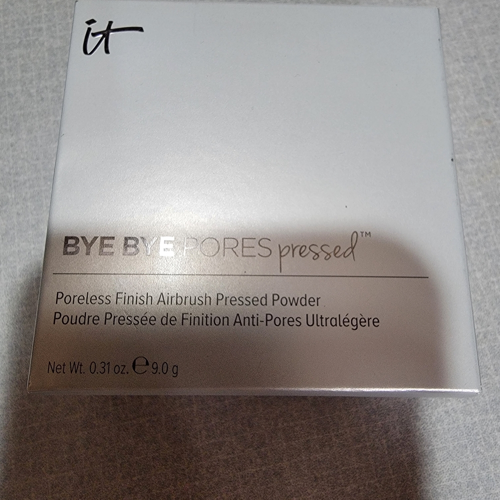 IT Cosmetics Finishing Powder in Translucent